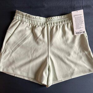 NWT Lululemon Mint Green Softstreme High-Rise Short 4", Size 8